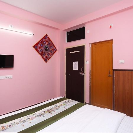 Oyo Hotel Balaram Palace Puri Exterior photo