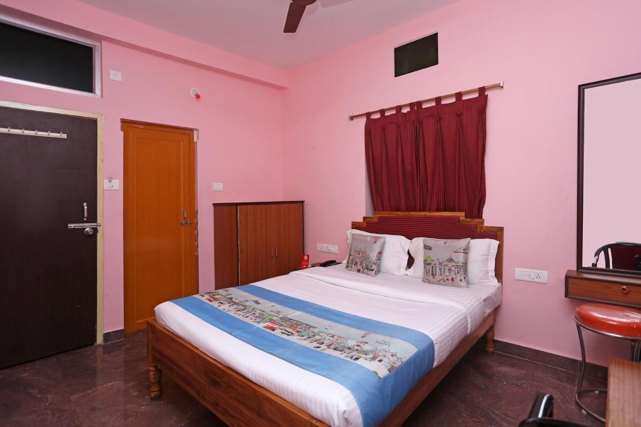 Oyo Hotel Balaram Palace Puri Exterior photo