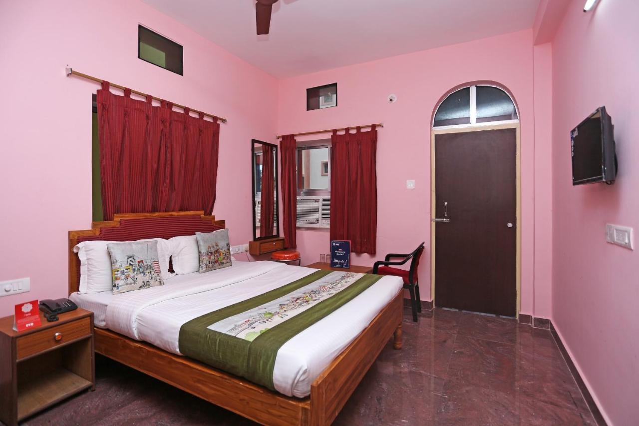 Oyo Hotel Balaram Palace Puri Exterior photo