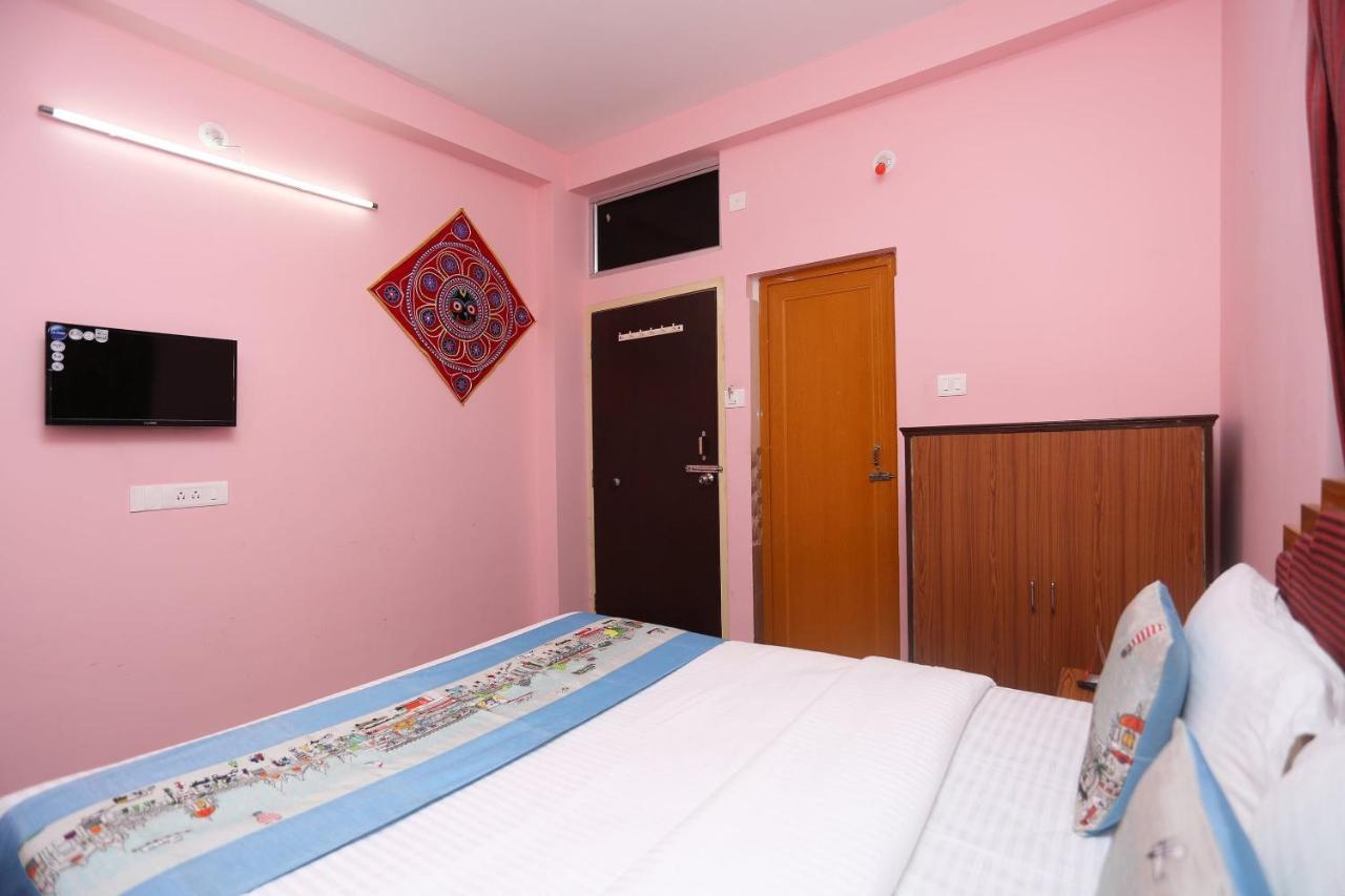 Oyo Hotel Balaram Palace Puri Exterior photo