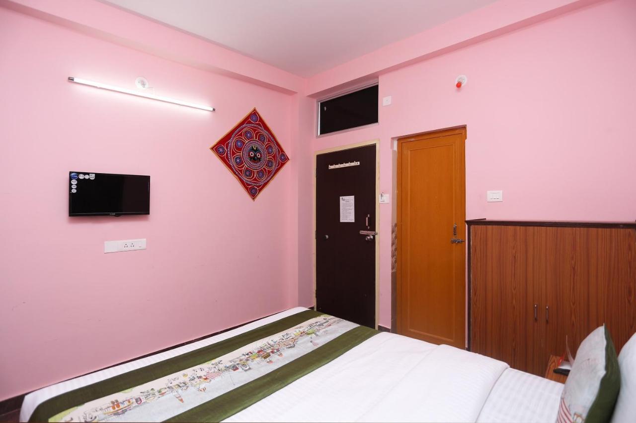 Oyo Hotel Balaram Palace Puri Exterior photo